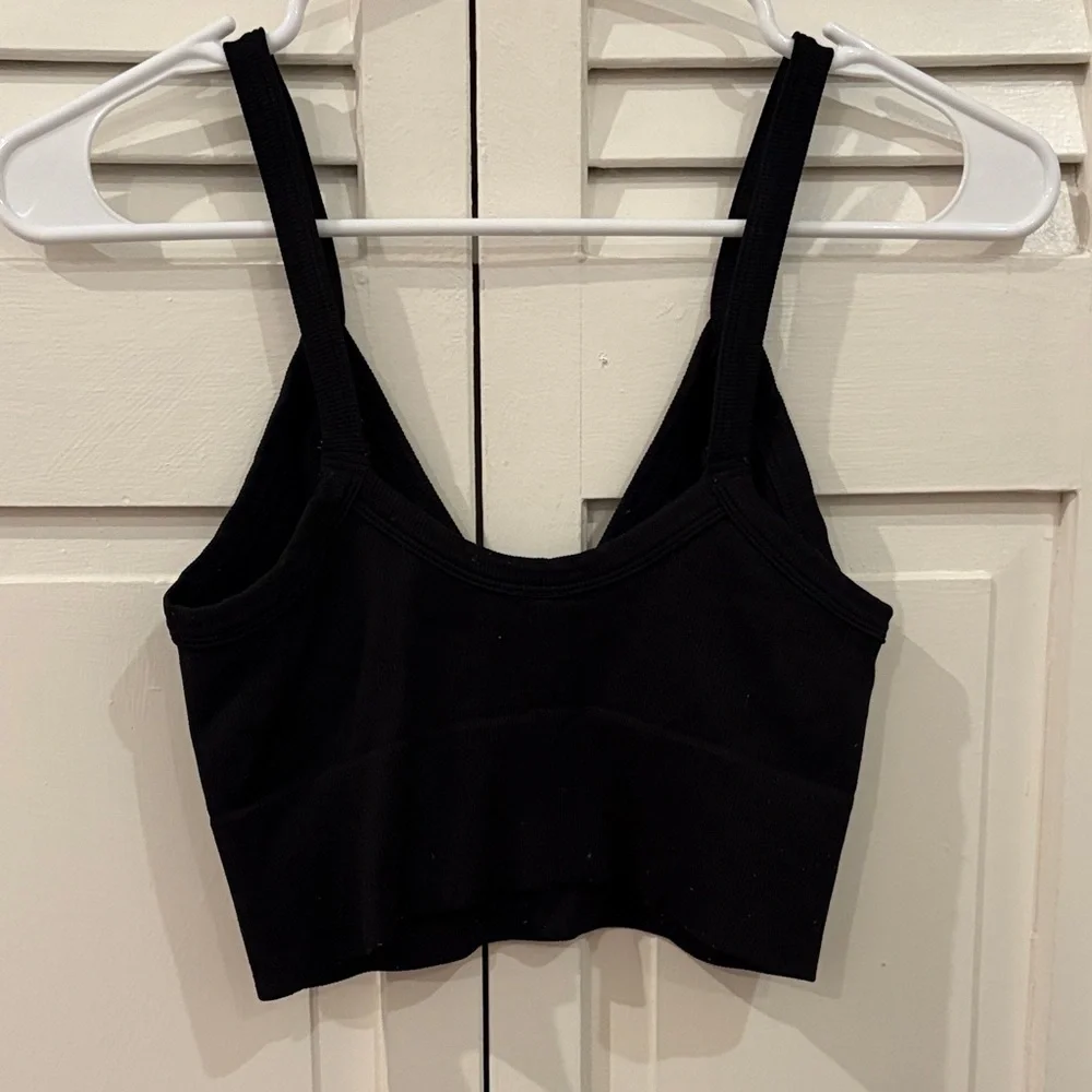 Black Deep V-Neck Cropped Top - Picture 7 of 11